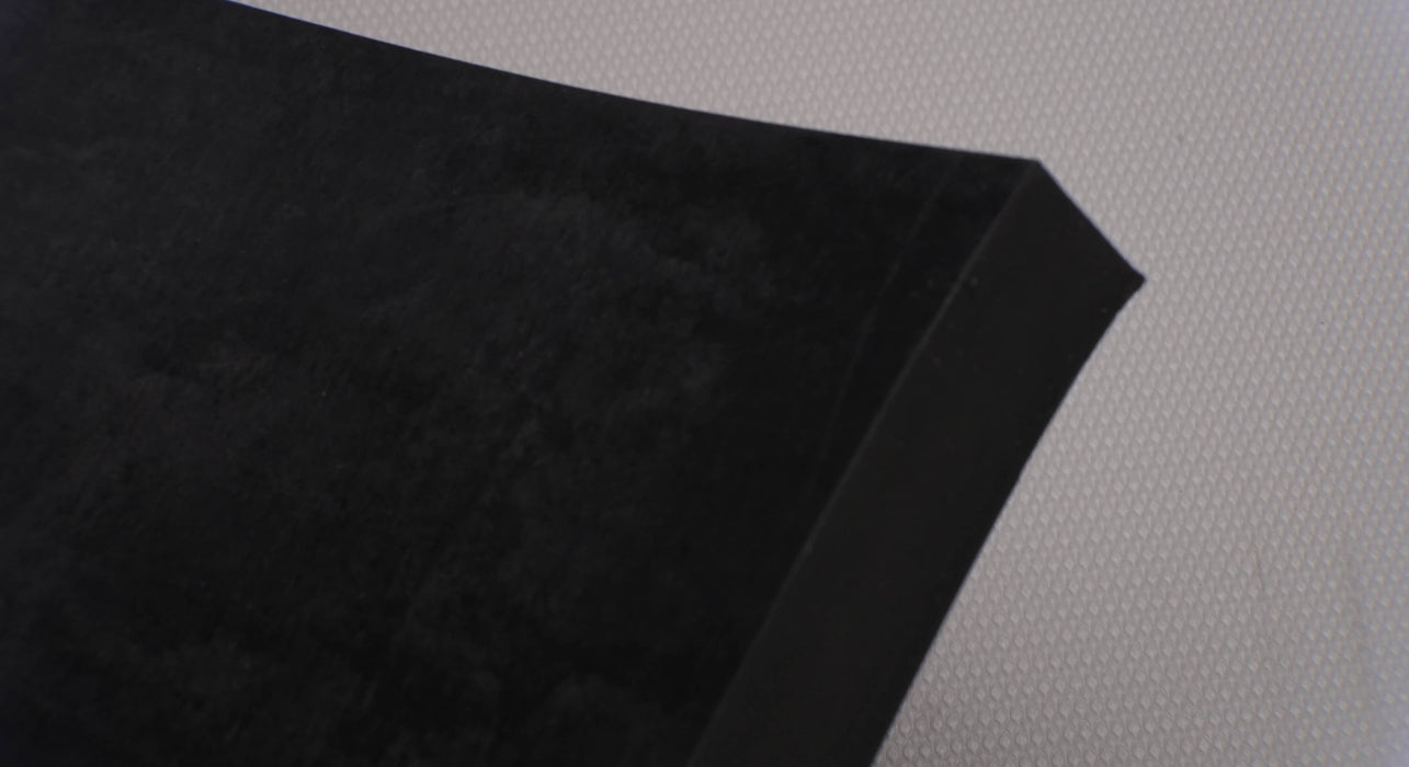 Front side view of MOR rubber conveyor belt with 1 inch thickness, black color, top and bottom rubber, showing zoomed-in thickness and materials.