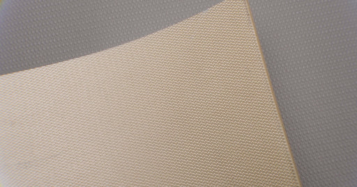 Conveyor belt showing the white fabric bottom side, 4mm thickness, made of 2 layers of monofilament fabric, with a strength of 1% elongation at 10nm.