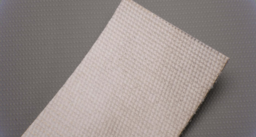 Back side of PVC conveyor belt showing white fabric bottom. The belt has a crescent top, is 6mm thick, and is made of 1 interwoven fabric layer with a strength of 1% elongation at 28nm.