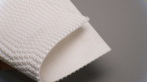 Conveyor belt showing the white rough top side, 4.5mm thickness, made of 2 layers of monofilament fabric, with a strength of 1% elongation at 8nm.