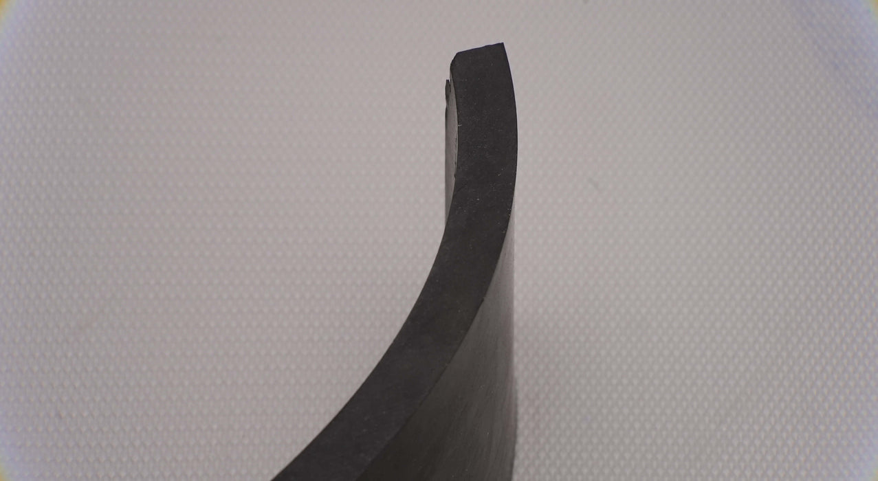  Side view of MOR rubber conveyor belt with 1/2 inch thickness, black color, top and bottom rubber.