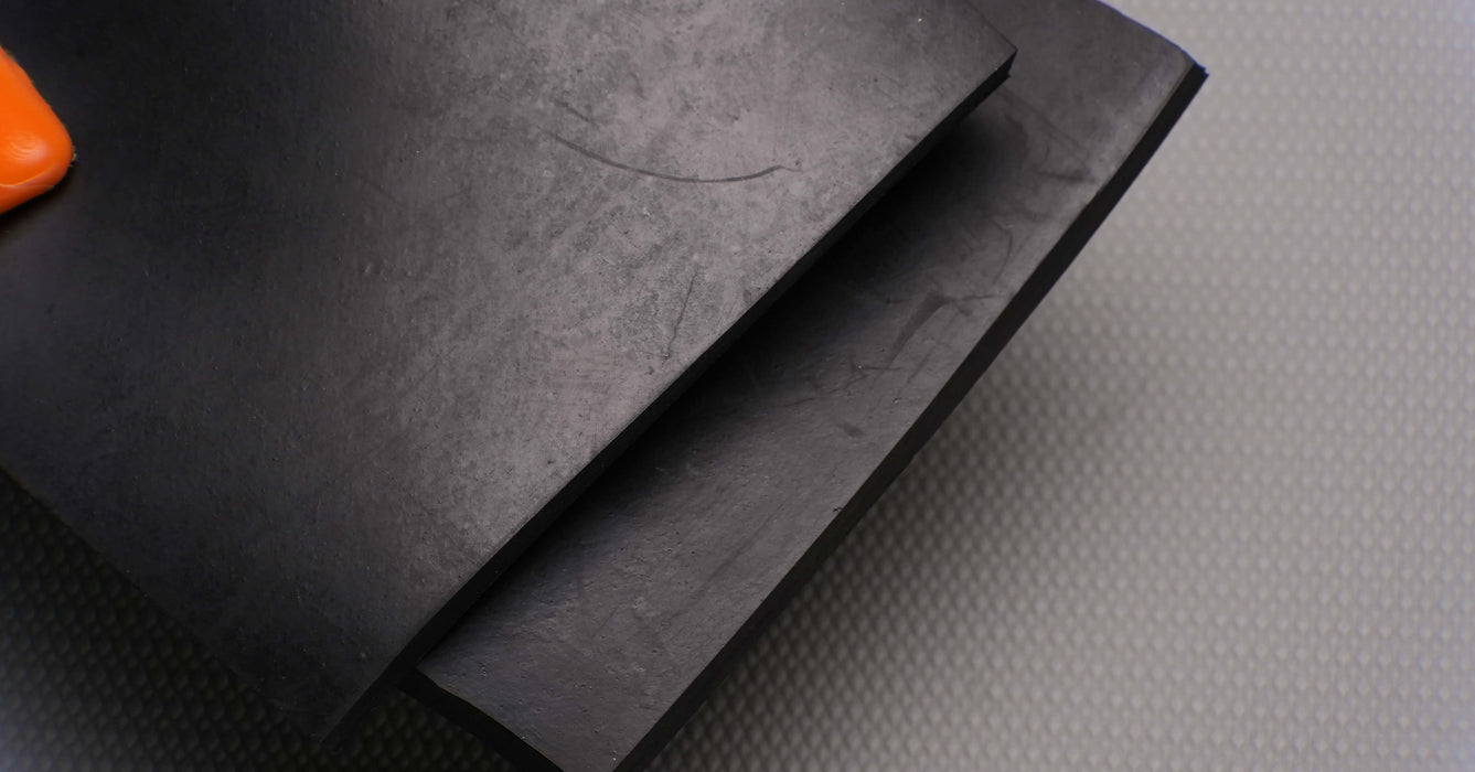 Top and bottom side views of MOR rubber conveyor belt with 1/4 inch thickness, black color, top and bottom rubber.
