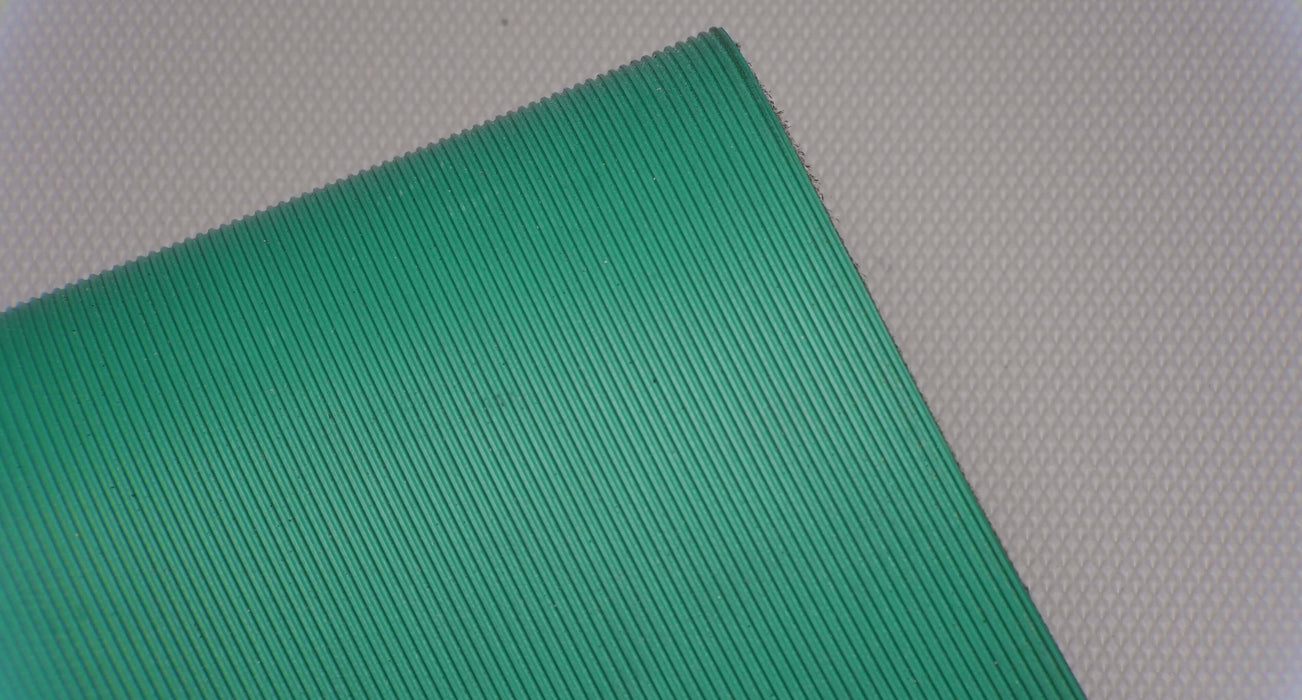 Green top surface of rubber conveyor belt